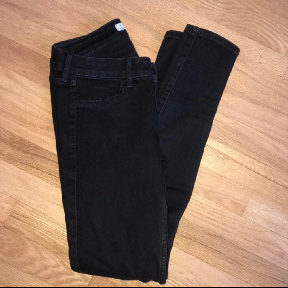 HOLLISTER BLACK JEANS